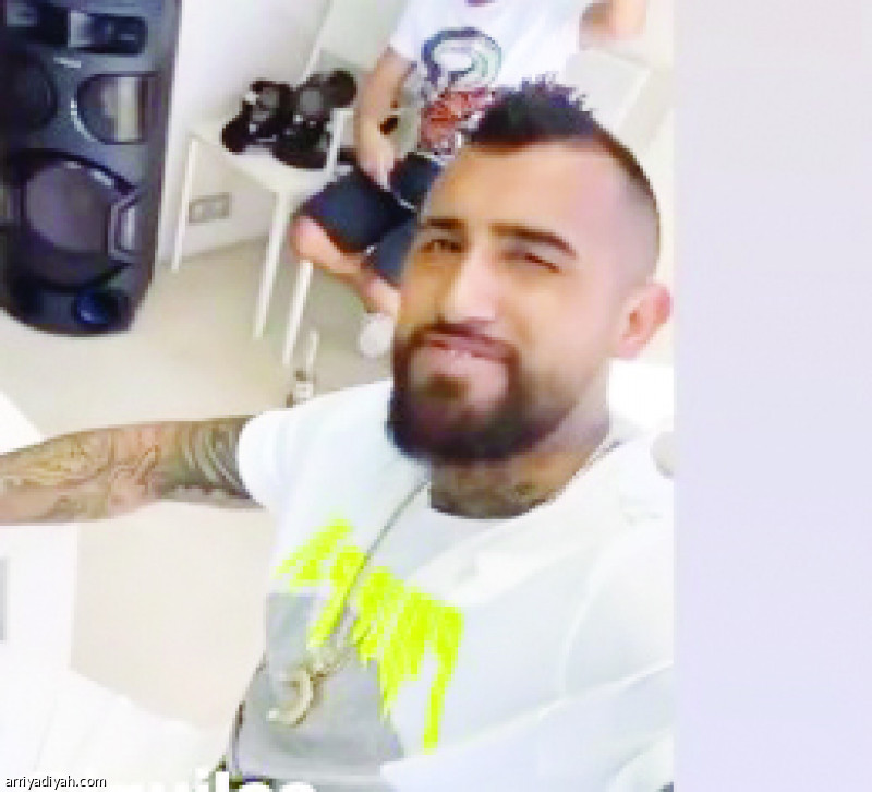 فيدال: لن أرحل من برشلونة