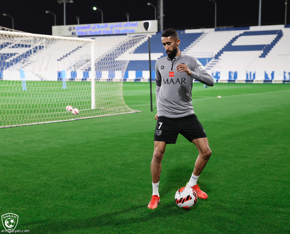 الهلال.. دياز يجهز «العرضيات» للنصر