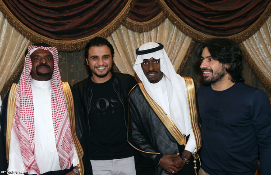 النصراويين يشاركون شايع شراحيلي فرحته بمناسبة قرب زواجه