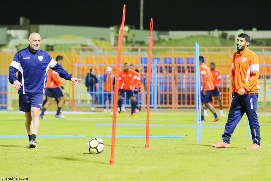 كوستاس يجهز الرويلي وأدملسون