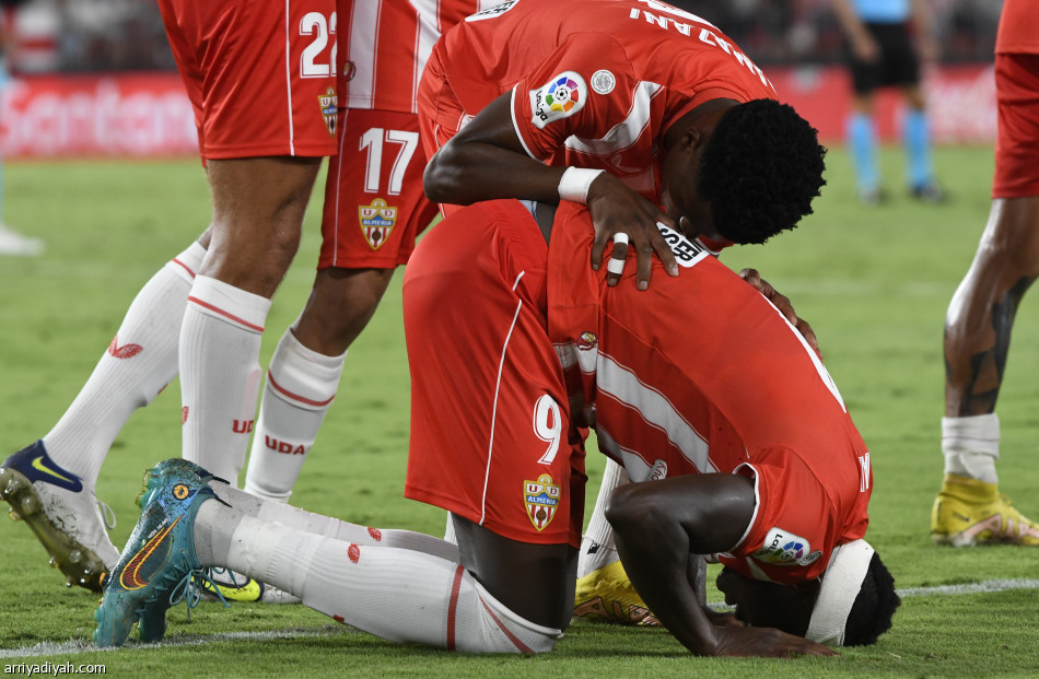 ألميريا يخطف نقاط إشبيلية.. ويقفز إلى التاسع
