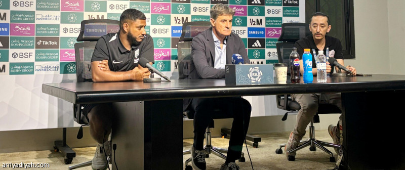 مدربا الخليج والقادسية يعبران عن خيبة أملهما بعد التعادل 1-1 في دوري روشن السعودي ويؤكدان على ضرورة التحسن في المباريات القادمة