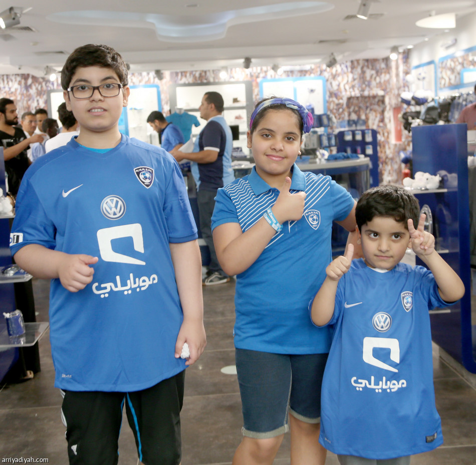 إقبال هلالي كبير على الزي الجديد