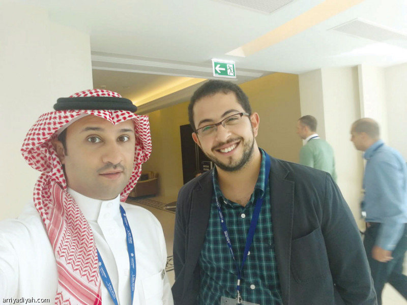 صورة التقطت لمحمد رسمي مع الزميل عبد الرحمن مشبب (الرياضية)