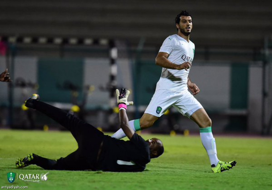 الأهلي يكسب الربيع بثلاثية