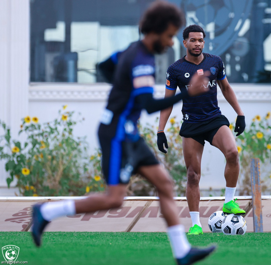 الإصابة تبعد المعيوف عن الهلال