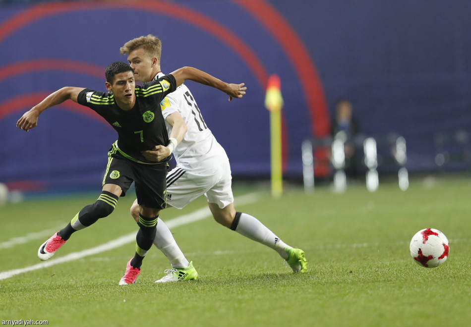 ألمانيا تقترب من توديع المونديال بعد التعادل مع المكسيك