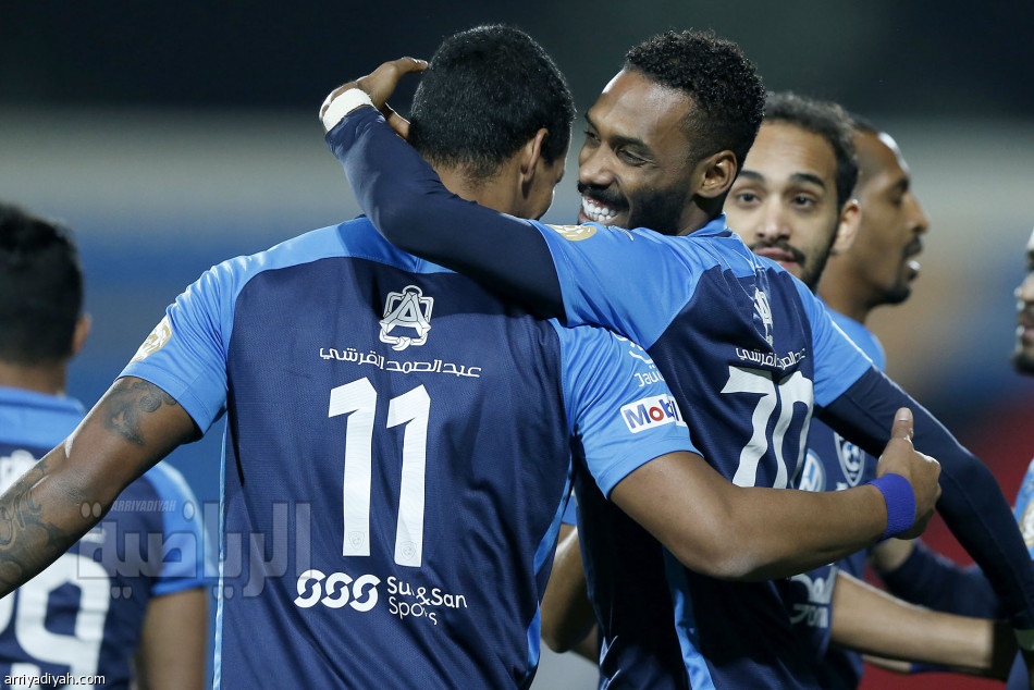 الهلال يتخطى النصر والأهلي ويحتل الصدارة