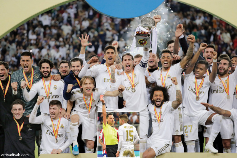 صورة التقطت أمس لاعبو ريال مدريد يحتفلون بتتويجهم أبطالاً للسوبر على ملعب مدينة الملك عبد الله الرياضية في جدة.. وفي الإطار الدولي خوسيه ماريا سانشيز مارتنيز حكم اللقاء يشهر البطاقة الحمراء في وجه فالفيردي بعد إعاقته موراتا المواجه للمرمى (أسوشيتد برس والفرنسية)