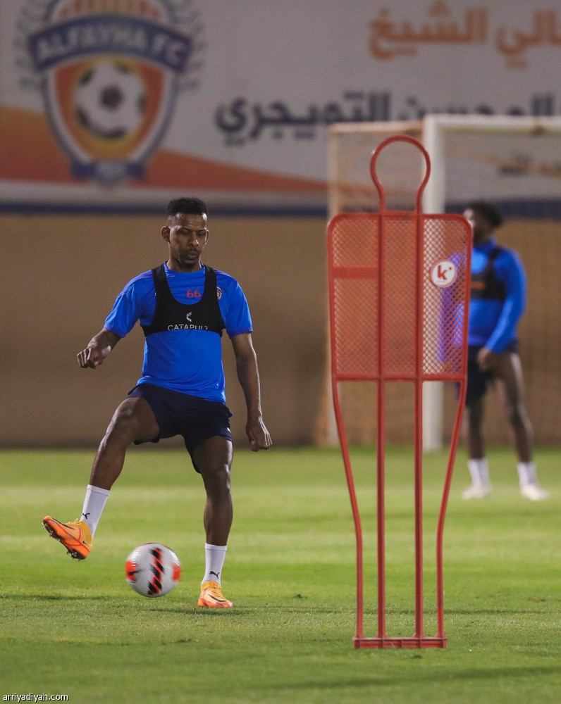 الفيحاء يبدأ تكتيك «مؤجلة» الهلال