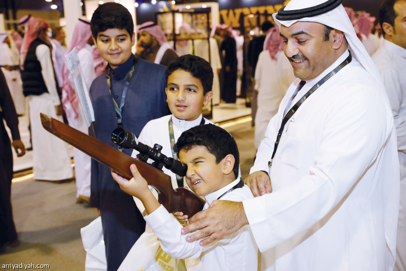 «الصقور الأول»
يحتضن 250 عارضا