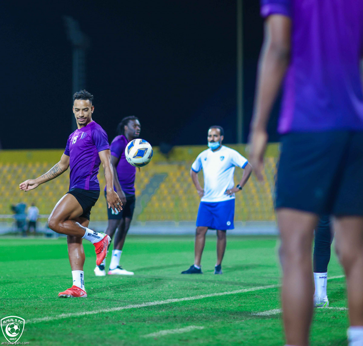 الهلال يتأهب للعبور