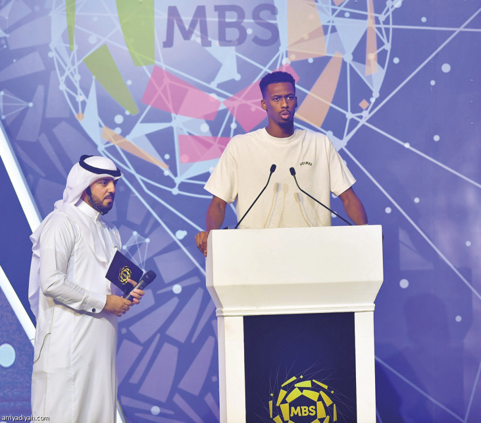 حمد الله.. 
نجم الدوري السعودي