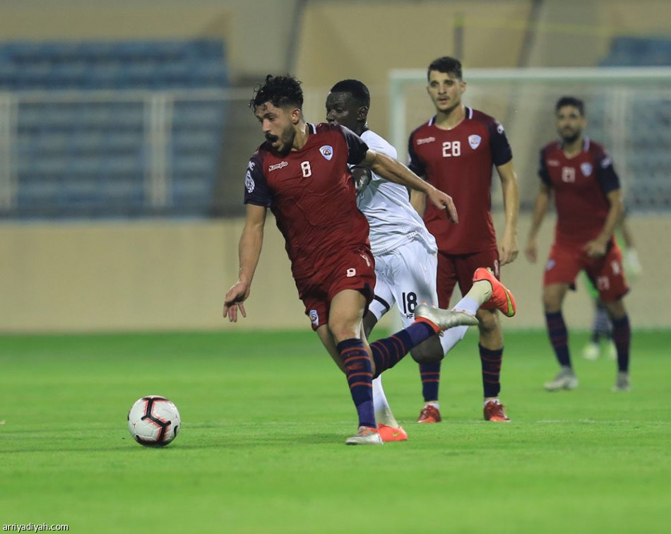 دوري الأولى.. العين يهزم الطائي ويحلق في الصدارة