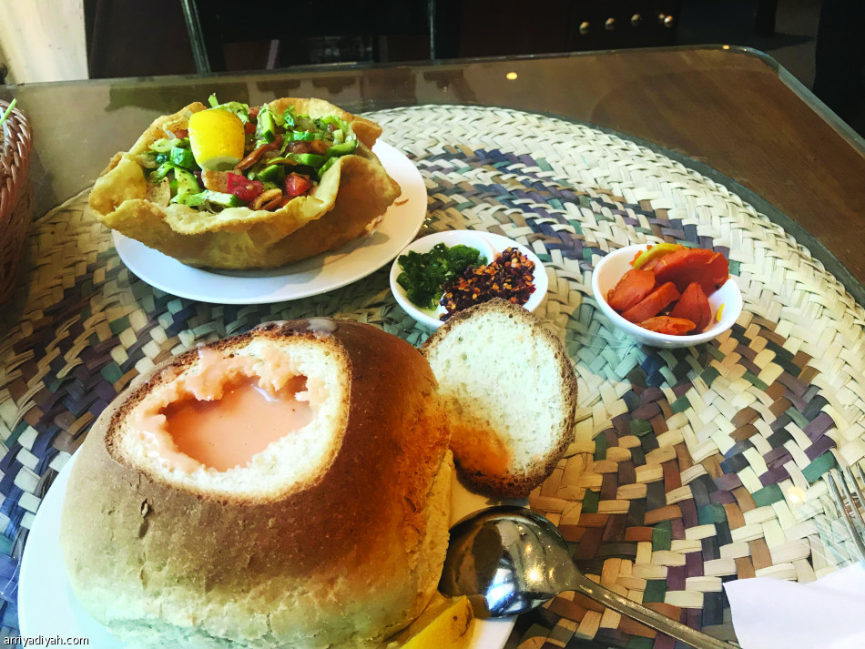 السعودي.. الزبون الأول في المطعم الكويتي