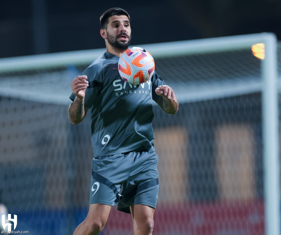 الهلال.. الشهري يشارك في التدريبات الجماعية