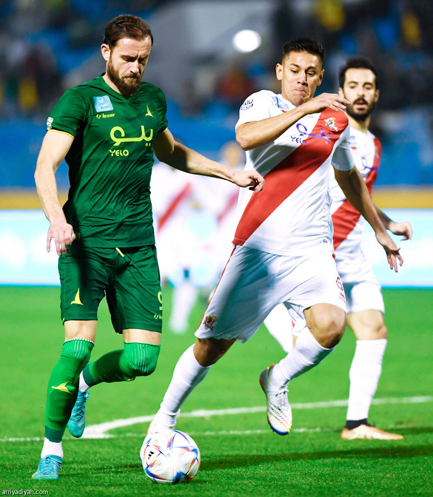 أمام الوحدة..
الخليج يعزز الأفضلية