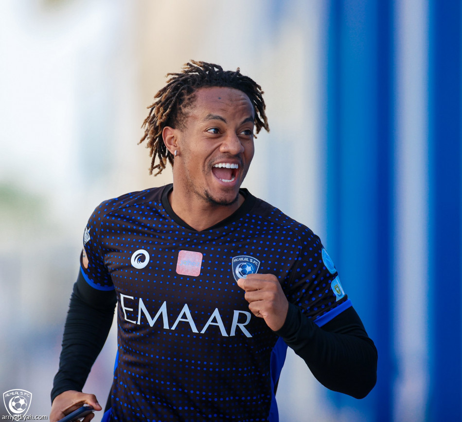ميكالي يجتمع بلاعبي الهلال.. وكويلار في التأهيل