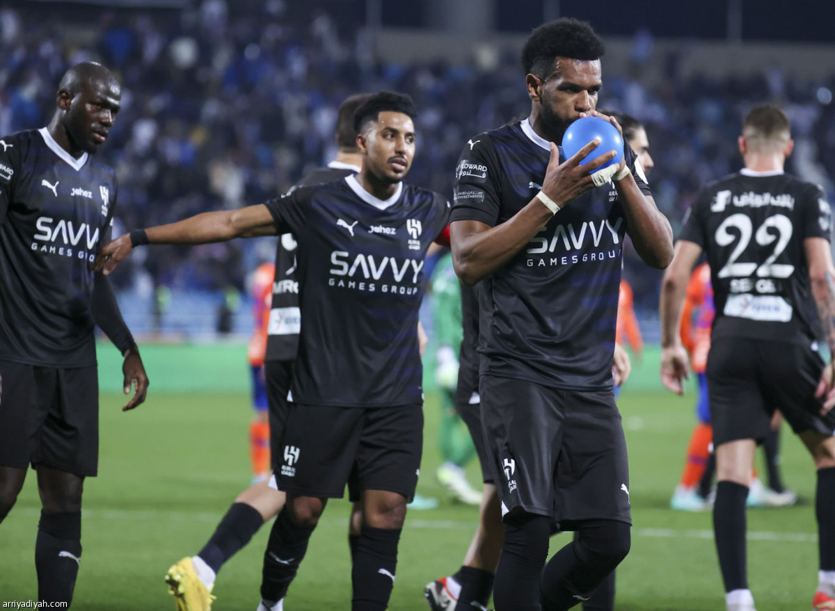 الهلال لا يتوقف