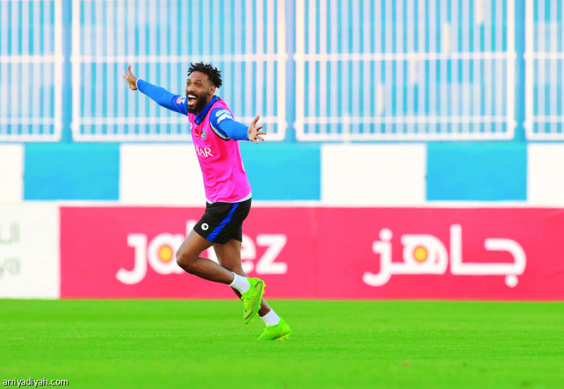صورة التقطت أمس لمحمد جحفلي مدافع فريق الهلال الأول لكرة القدم ينطلق فرحًا بعد انتصار مجموعته في المناورة التي فرضها رازفان استعدادًا لمواجهة الأهلي (المركز الإعلامي ـ الهلال)