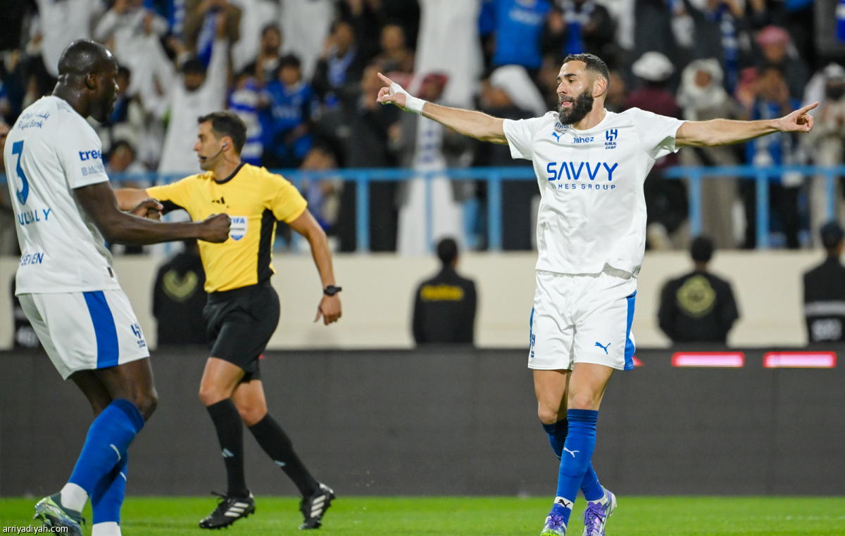 الهلال يعود مكتسحا