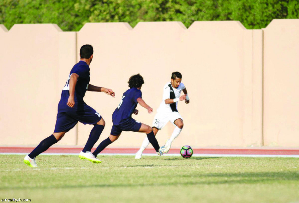 المزاحمية يتمسك بالقمة وجدة يخطف الوصافة