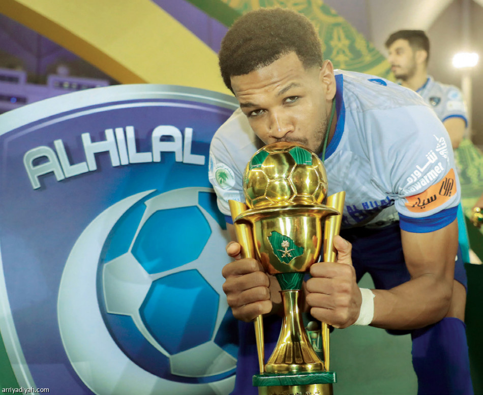 الكأس زرقاء.. والذهب هلالي