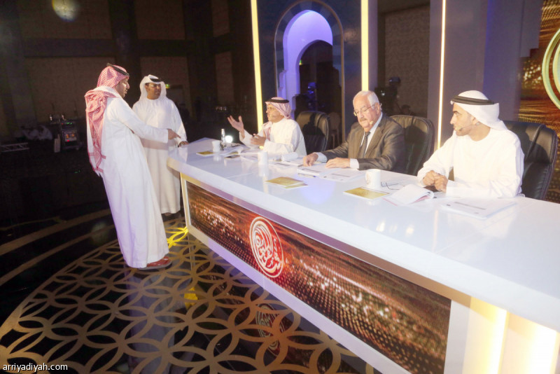 صورة التقطت أمس للجنة تحكيم شاعر المليون أثناء حديثها إلى الزميل المغيري في الرياض في جولتها الثانية التي تستمر حتى 9 أكتوبرتصوير: سعد الدوسري