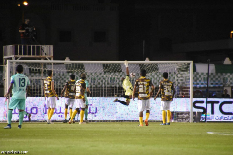 الأهلي يعود من المدينة بنقاط أحد