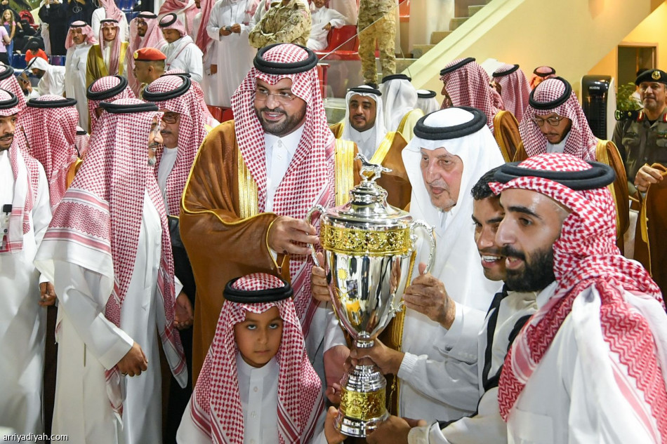 أمير مكة المكرمة يتوّج الفائزين في سباقات الخيل