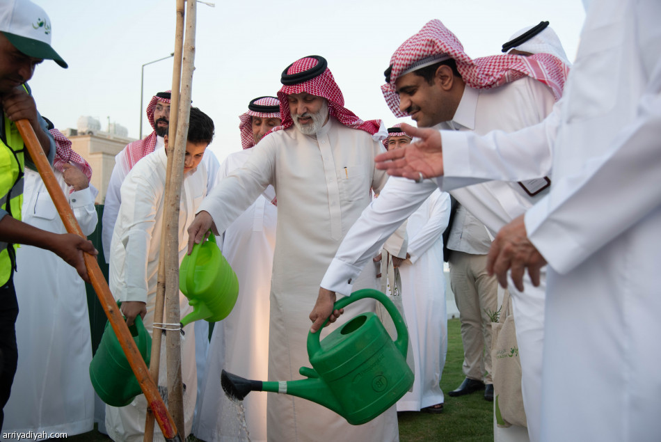«الرياض الخضراء» يواصل تشجير الأحياء السكنية