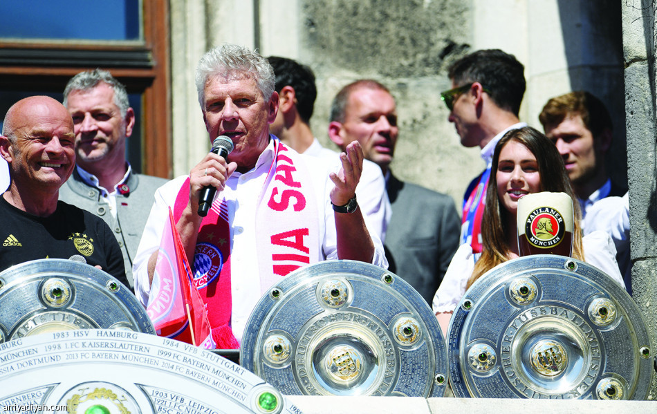 الجماهير تصرخ والرئيس يرد:
«لن نبيع ليفاندوفسكي»