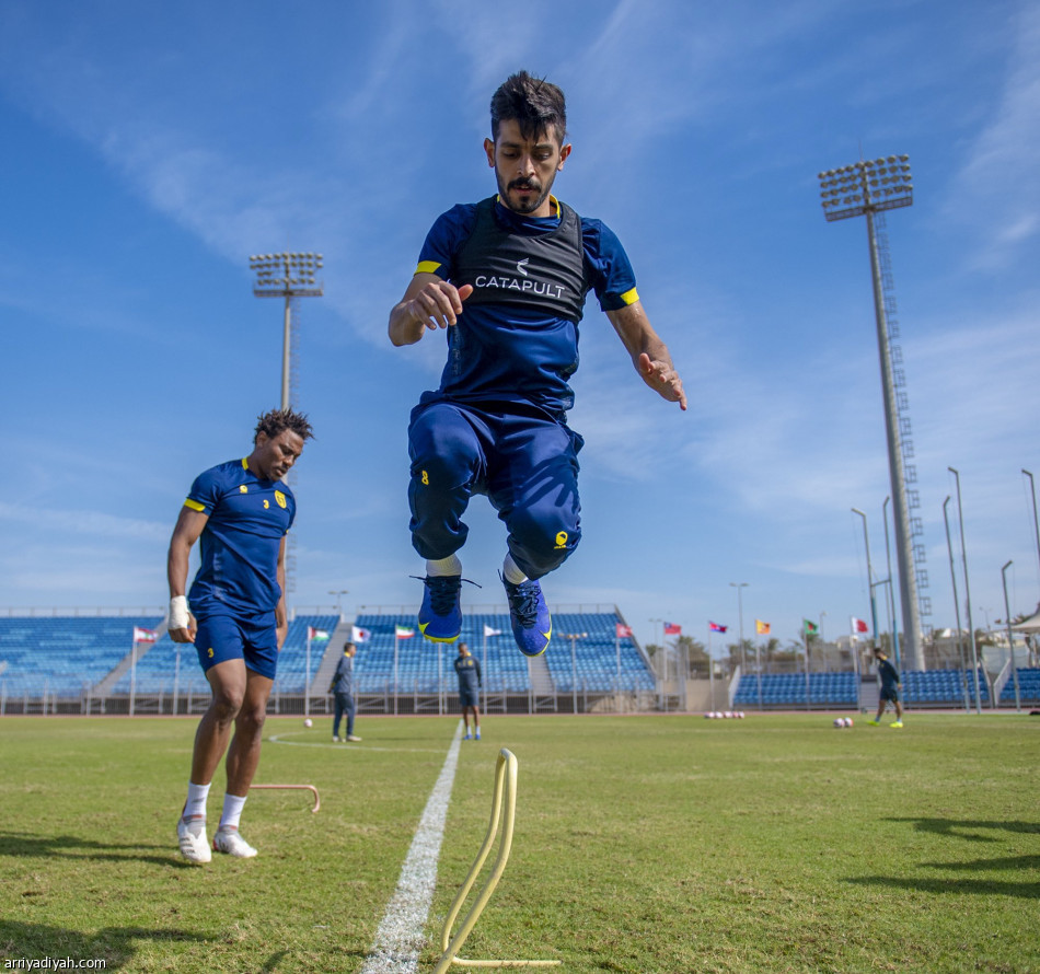 التعاون يستعد على فترتين في البحرين