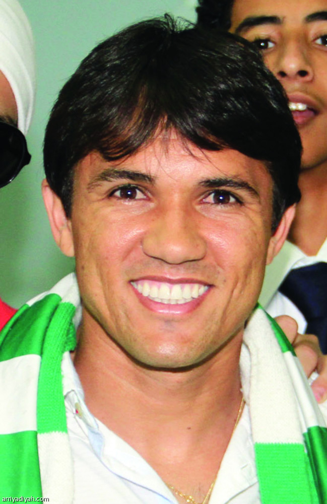 الأهلاويون في ورطة موسورو ولويس