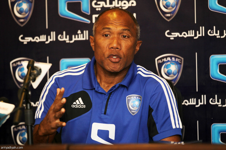 أكد انه لن يتذمر من توقفات الدوري .. كومبواريه الهلال: مواجهة هجر الثانية تختلف عن الأولى
