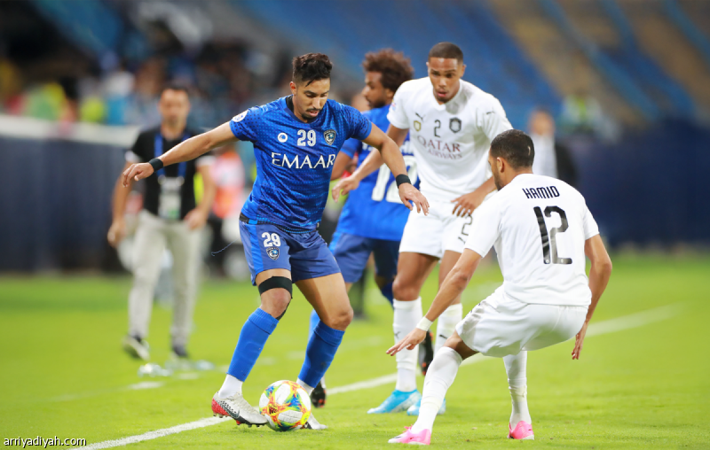 الهلال والسد.. الأزرق يفرض السيطرة