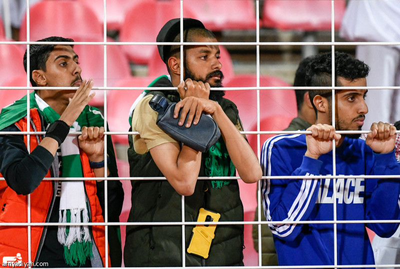 تعرض فريق الأهلي الأول لكرة القدم للخسارة الخامسة هذا الموسم، وهذه المرة على يد الوحدة بهدفين من دون رد الجمعة ضمن المرحلة الـ18 من دوري كأس محمد بن سلمان للمحترفين، ليفقد مجدداً فرصة اللحاق بمقدمة الترتيب، ويعود إلى دوامة الأحزان مجدداً.