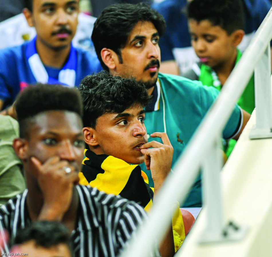 الهلال 
يهيمن على الاتحاد