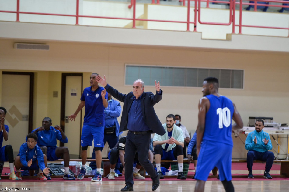 الهلال يحافظ على الصدارة وسط ملاحقة النصر