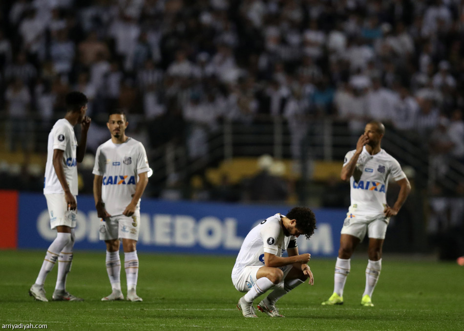 سيروتي ينجو من مقذوفات جماهير سانتوس البرازيلي