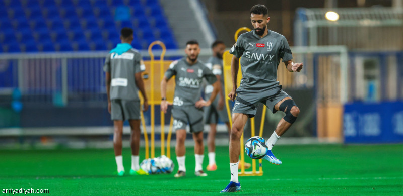 سلمان الفرج يكمل التدريب الجماعي مع الهلال ويظهر جاهزيته لديربي الرياض أمام النصر