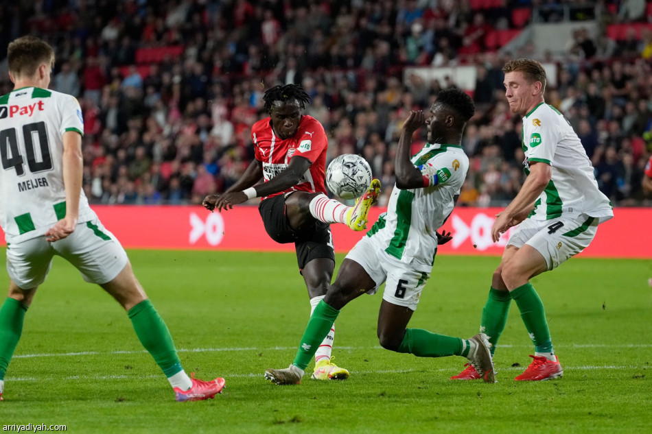 آيندهوفن ينفرد بصدارة الدوري الهولندي