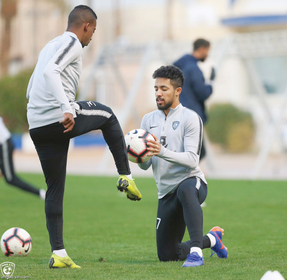 4 شباب
يدعمون الهلال