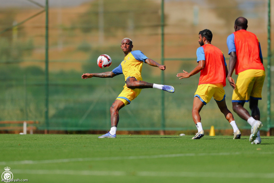 النصر.. جارسيا يقيس الأوزان ويجتمع باللاعبين