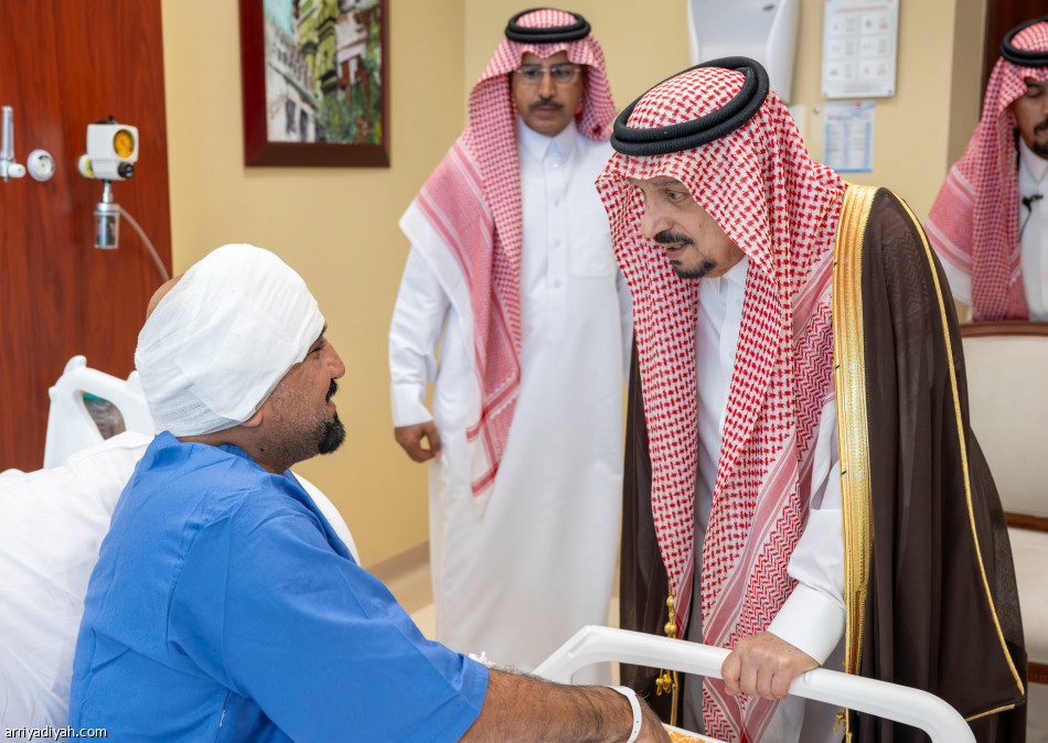 أمير منطقة الرياض يتفقد المصابين جراء عدوان الميليشيا الحوثية الإرهابية