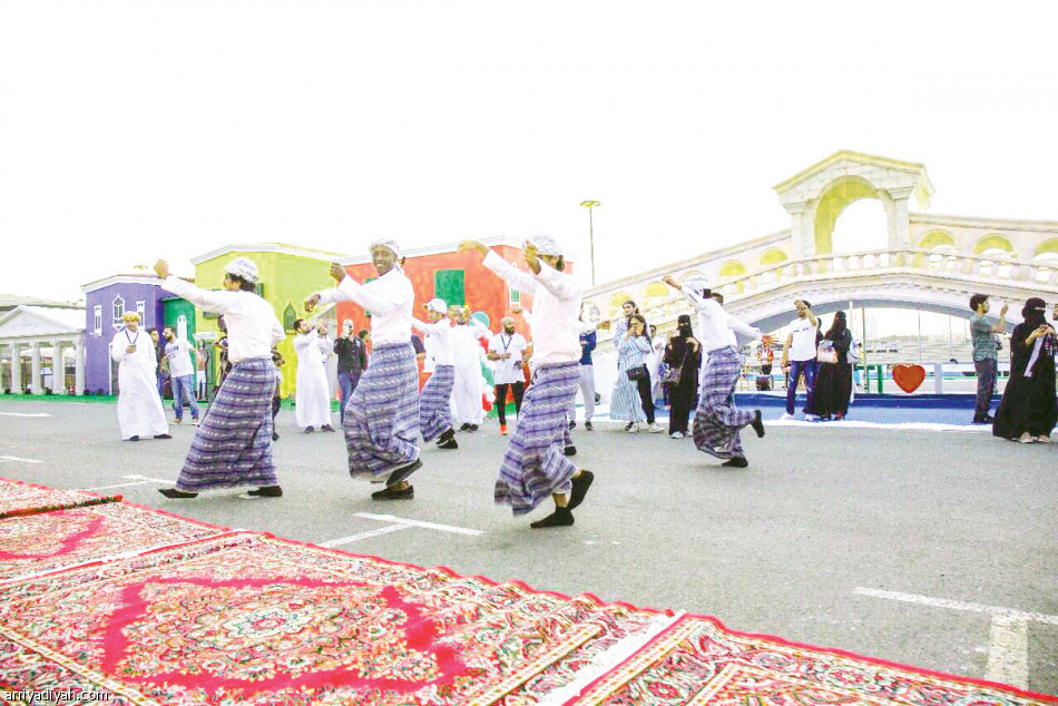 القرية.. 
سيرك وفن وألعاب شعبية