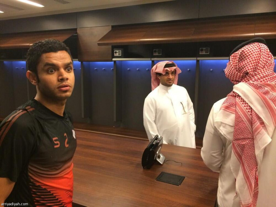 البلطان اول رئيس نادي يدخل في ملعب الجوهرة