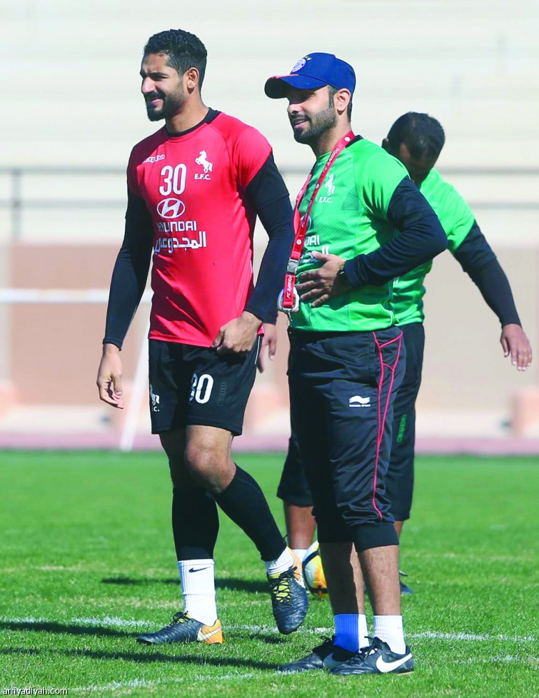 الشيخ وعبيدي يدخلان قائمة الشهري