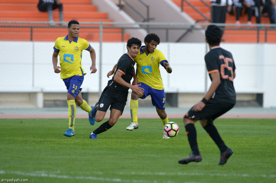 الهلال يتغلب على هجر.. والشباب يتعادل سلبا مع النصر