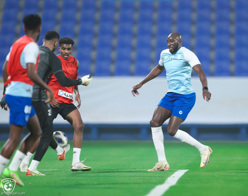 دياز يريح رباعي الهلال قبل الشارقة